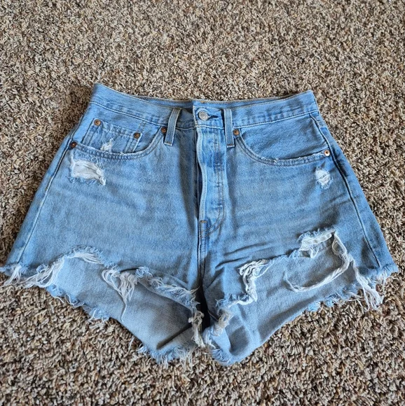 Levi's Women's 501 Button Fly Denim Shorts - Picture 5 of 5